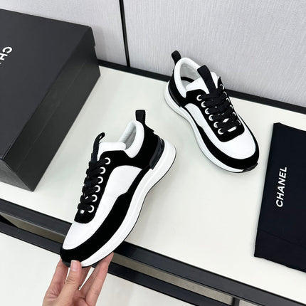 SNEAKER IN BLACK SUEDE AND WHITE CALFSKIN