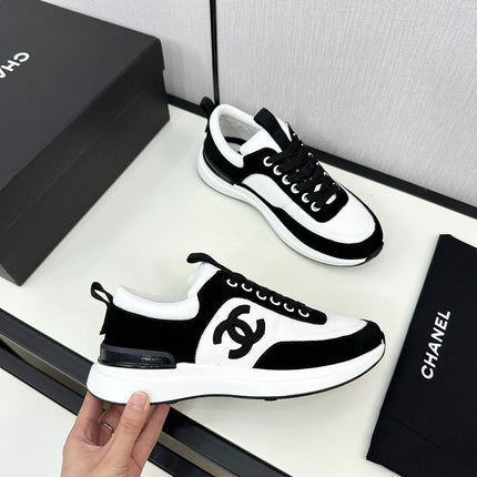 SNEAKER IN BLACK SUEDE AND WHITE CALFSKIN