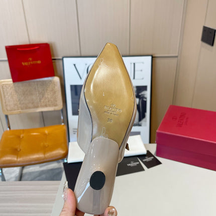 ROCKSTUD CAGED MULES 5 CM IN BISQUE BEIGE CALFSKIN