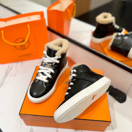 CHEALSEA BOOTS IN BLACK LAMBSKIN AND FLEECE LINING