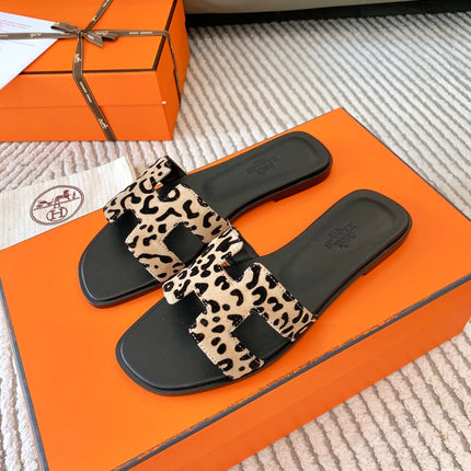 0RAN SANDAL IN CAMEL BROWN MIX BLACK SUEDE