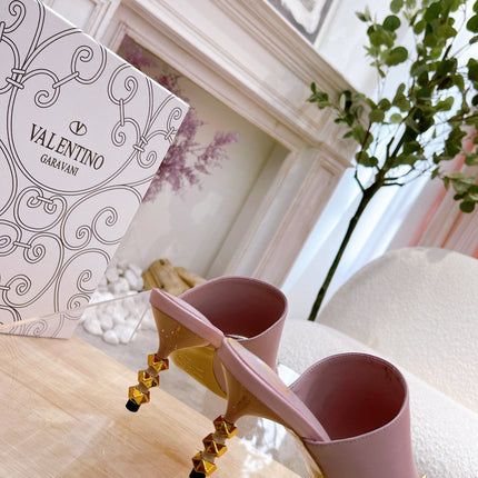 ROCKSTUD TOWER-HEEL MULES IN BABY PINK CALFSKIN 7 CM