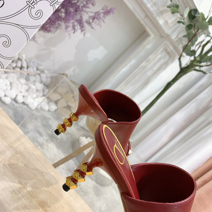 ROCKSTUD TOWER-HEEL MULES IN CURRANT RED CALFSKIN 7 CM