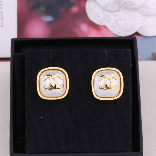 DOUBLE C GOLD MOP STUD EARRINGS