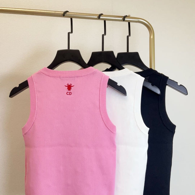 Knitted round neck sleeveless vest