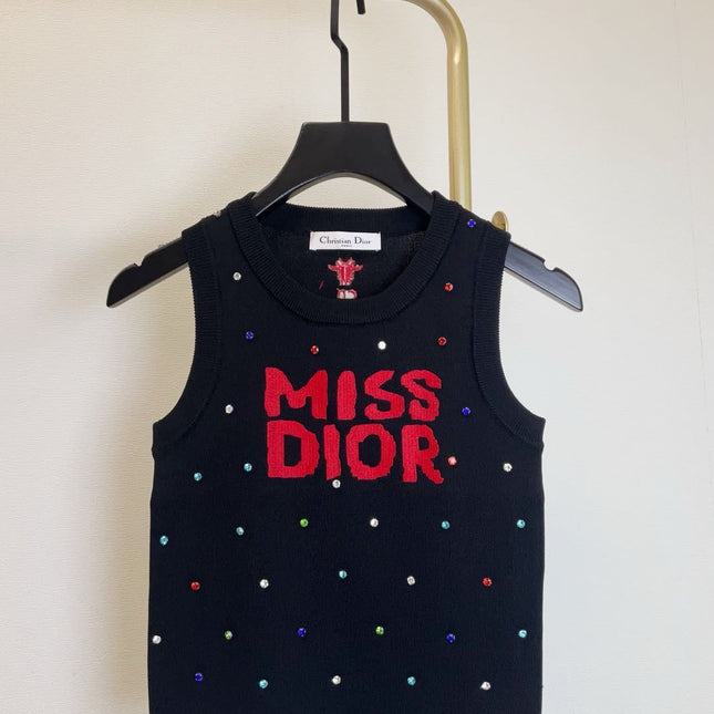 Knitted round neck sleeveless vest