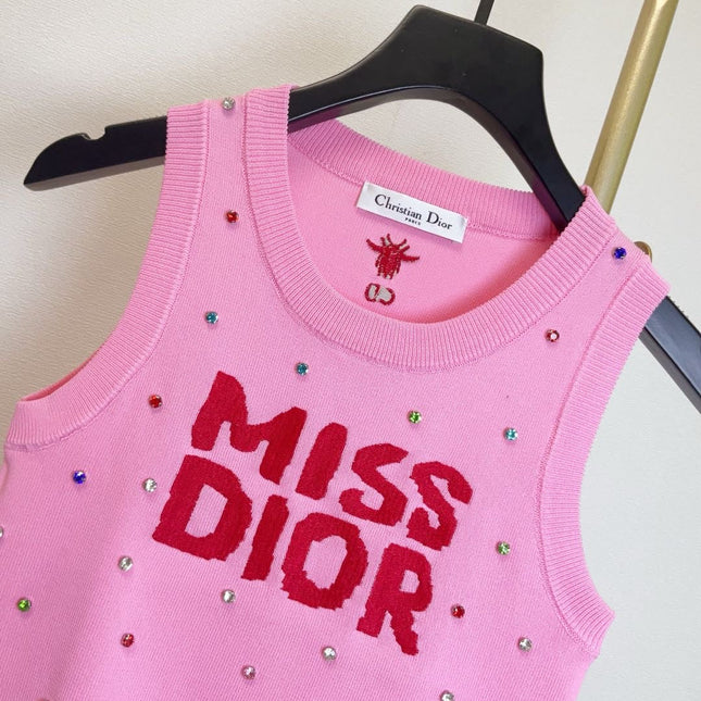 Knitted round neck sleeveless vest