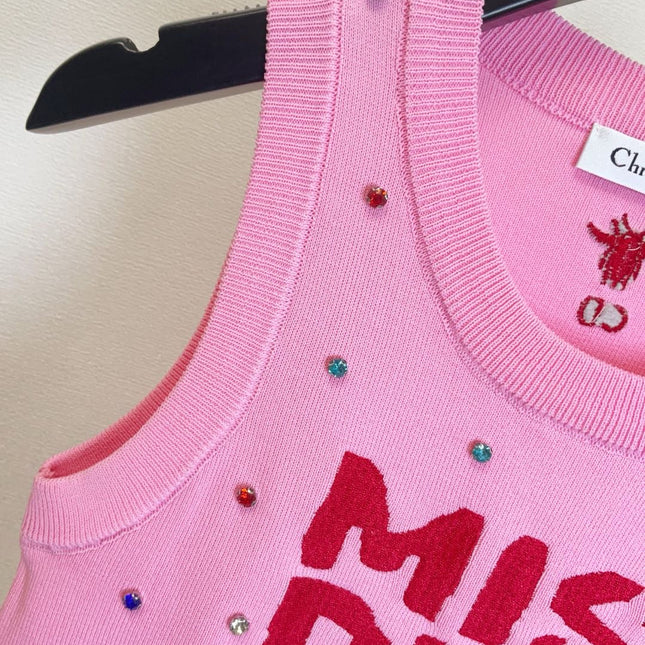 Knitted round neck sleeveless vest