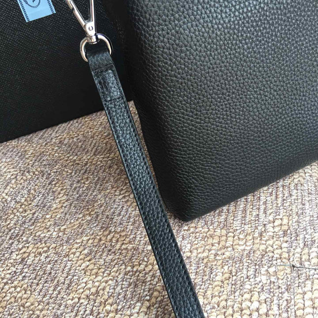 CLUTCH 29 IN BLACK GRAINED CALFSKIN SILVER HARDWARE