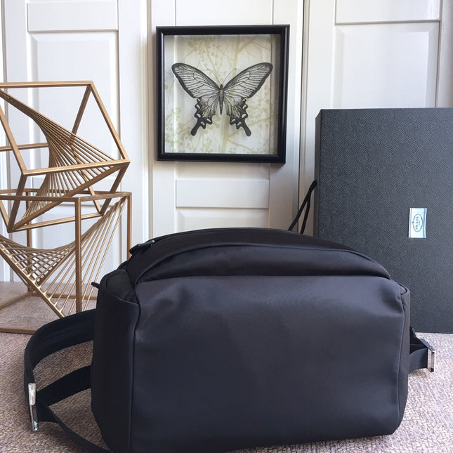 TRIANGLE LOGO BACKPACK 40 IN BLACK RE-NYLON