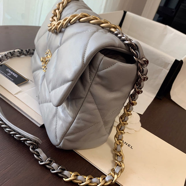 19 FLAP BAG 30 GREY GOATSKIN GOLD HARDWARE
