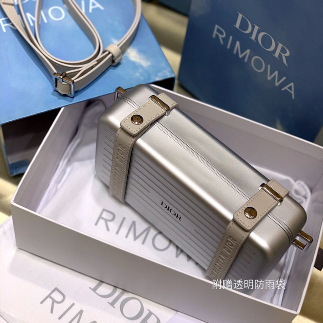RIMOWA 20 CASE BAG IN SILVER ALUMINUM MAGNESIUM