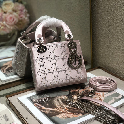 LADY 24 HANDBAG EMBOSSED DIAMOND IN SILVER CALFSKIN