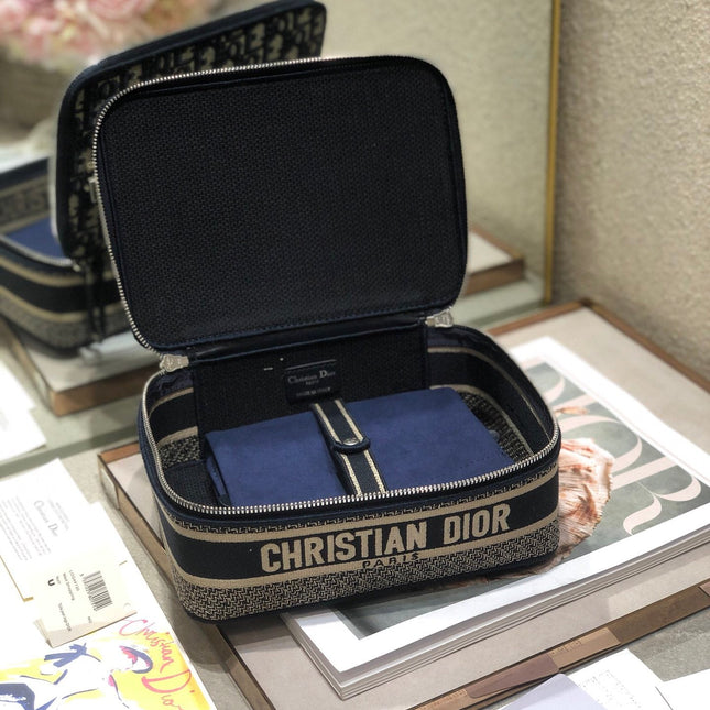 SMALL 24 VANITY CASE IN BLACK MONOGRAM OBLIQUE JACQUARD