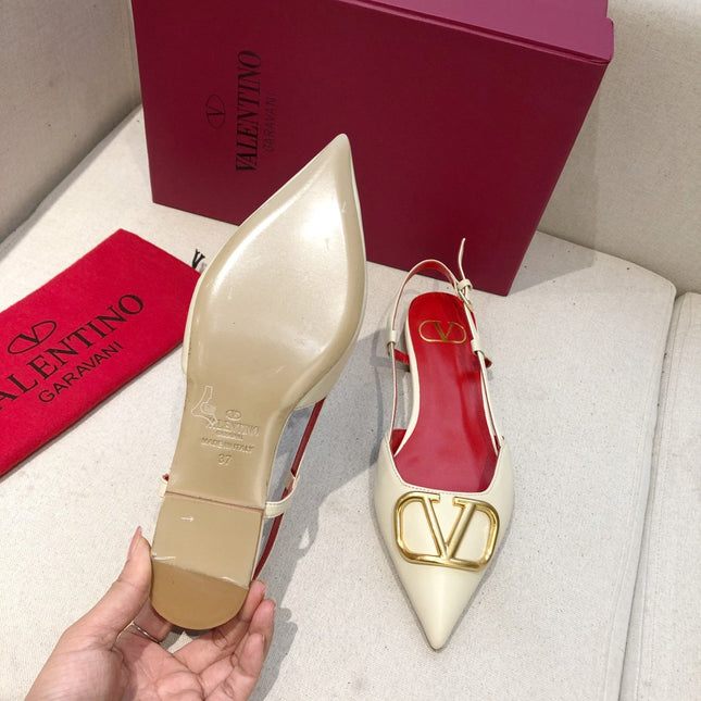 VLOGO SIGNATURE WHITE CALFSKIN FLAT SLINGBACK PUMP WITH GOLD LOGO