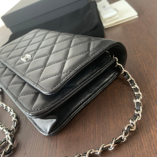 CC MINI 19 CLASSIC WALLET WITH STRAP IN BLACK LAMBSKIN WITH SILVER HARDWARE