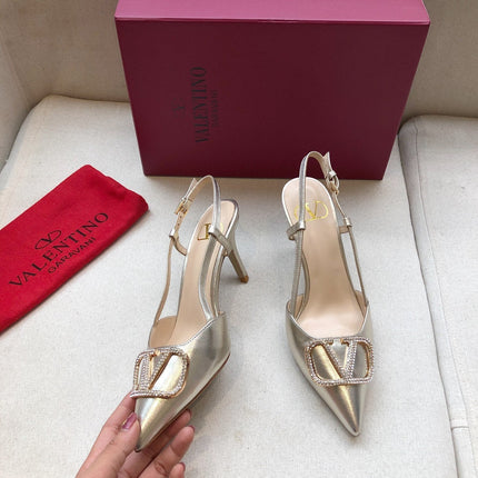 VLOGO SIGNATURE SILVER PATENT LEATHER SLINGBACK PUMP