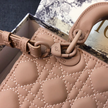 MEDIUM LADY 20 BAG IN CAMEL BROWN CALFSKIN