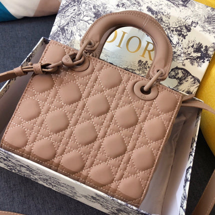 MEDIUM LADY 20 BAG IN CAMEL BROWN CALFSKIN