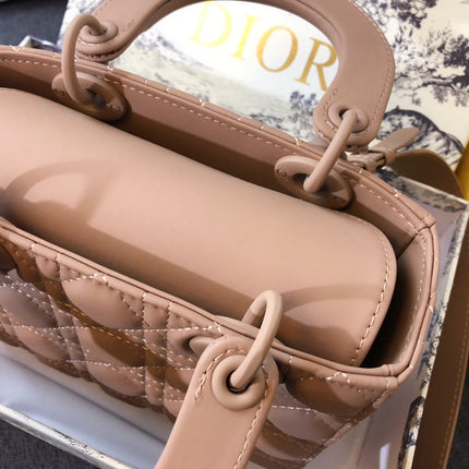 MEDIUM LADY 20 BAG IN CAMEL BROWN CALFSKIN