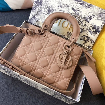 MEDIUM LADY 20 BAG IN CAMEL BROWN CALFSKIN