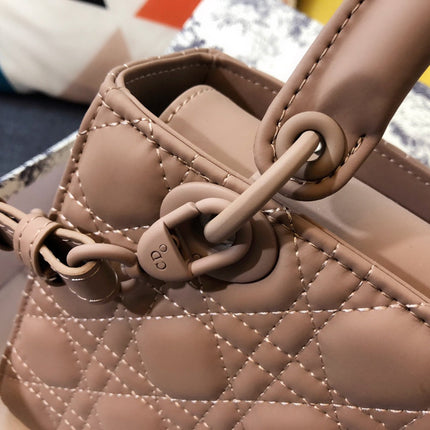 MEDIUM LADY 20 BAG IN CAMEL BROWN CALFSKIN