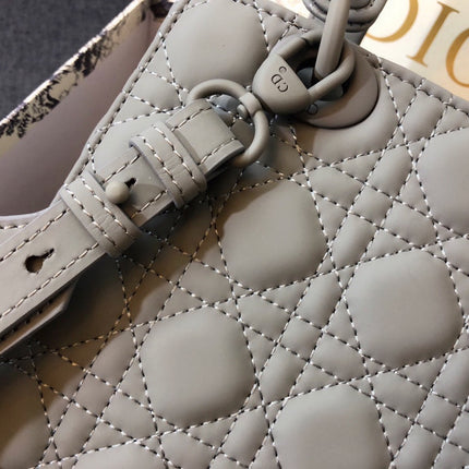 MEDIUM LADY 20 BAG IN GREY CALFSKIN