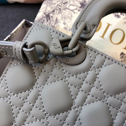 MEDIUM LADY 20 BAG IN GREY CALFSKIN