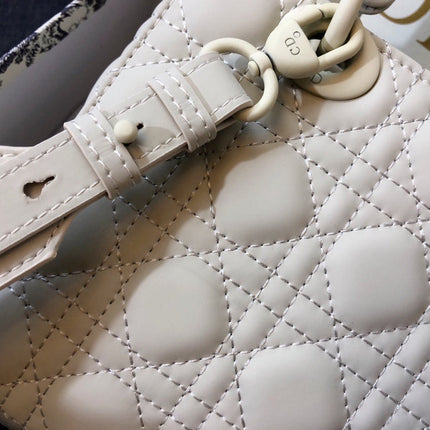 MEDIUM LADY 20 BAG IN WHITE CALFSKIN