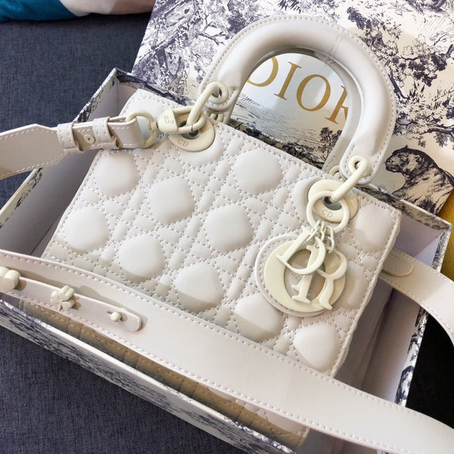 MEDIUM LADY 20 BAG IN WHITE CALFSKIN