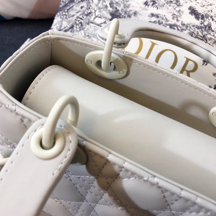 MEDIUM LADY 20 BAG IN WHITE CALFSKIN