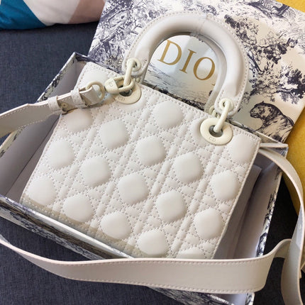 MEDIUM LADY 20 BAG IN WHITE CALFSKIN