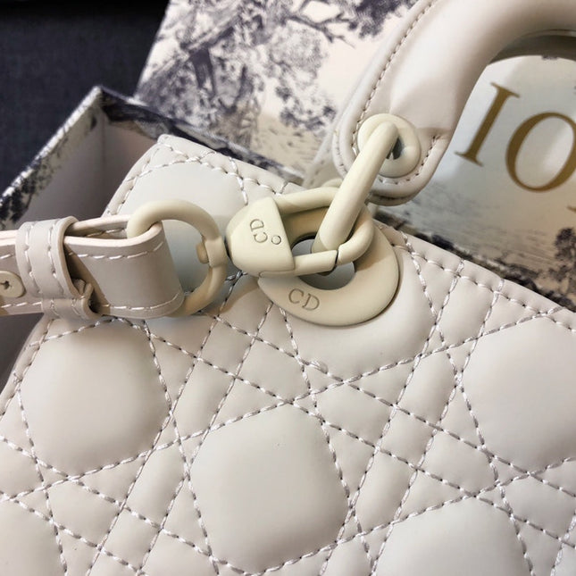 MEDIUM LADY 20 BAG IN WHITE CALFSKIN