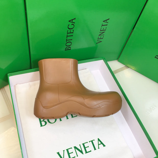 PUDDLE ANKLE BOOT IN CAMEL BEIGE RUBBER