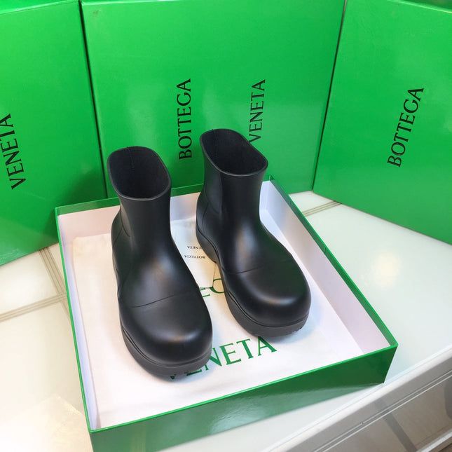 PUDDLE ANKLE BOOT IN BLACK RUBBER