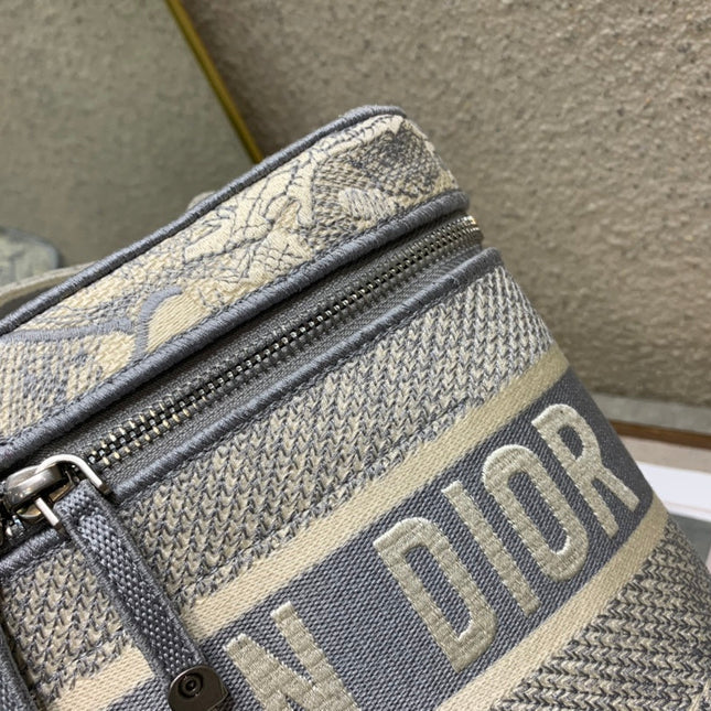 SMALL 25 VANITY CASE IN PASTEL GRAY MONOGRAM OBLIQUE JACQUARD