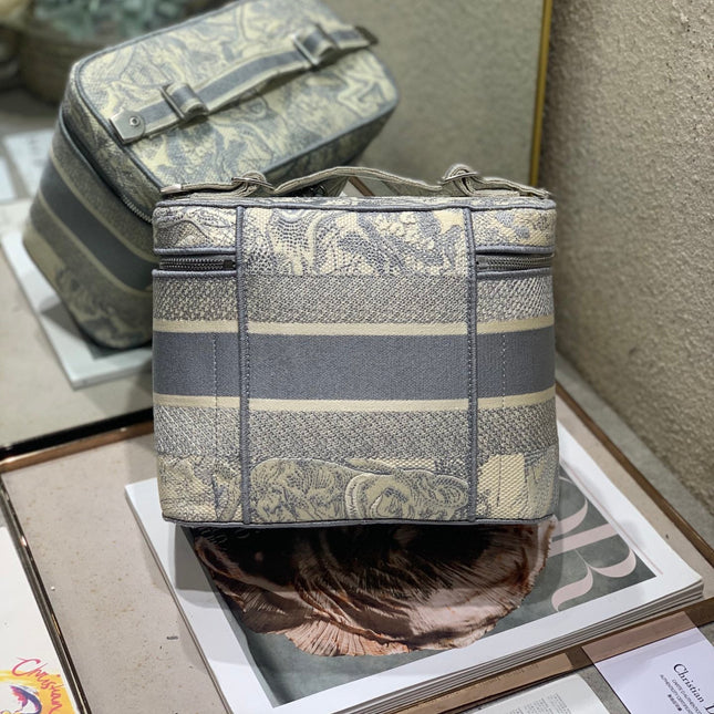 SMALL 25 VANITY CASE IN PASTEL GRAY MONOGRAM OBLIQUE JACQUARD