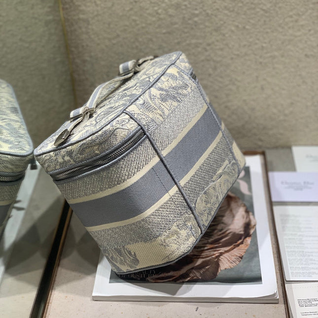 SMALL 25 VANITY CASE IN PASTEL GRAY MONOGRAM OBLIQUE JACQUARD