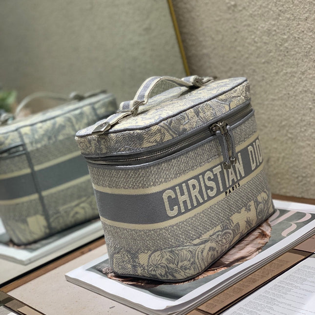 SMALL 25 VANITY CASE IN PASTEL GRAY MONOGRAM OBLIQUE JACQUARD