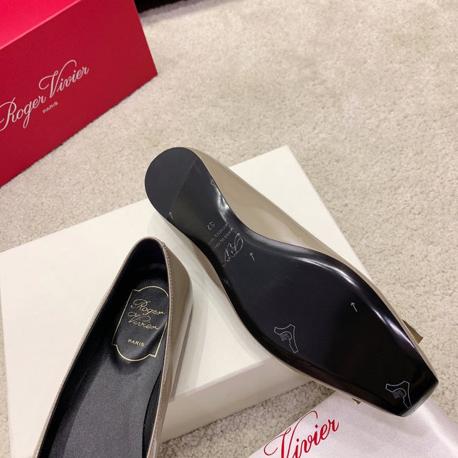 BELLE VIVIER PUMPS IN BEIGE GLOSSY CALFSKIN GOLD BUCKLE