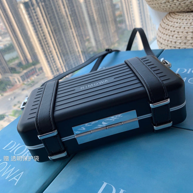 RIMOWA 20 CASE BAG IN BLACK ALUMINUM MAGNESIUM