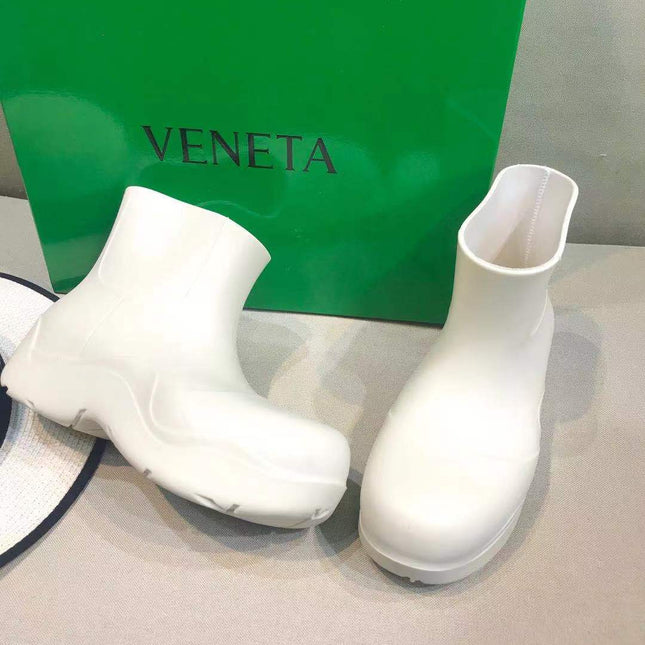 PUDDLE ANKLE BOOT IN WHITE RUBBER