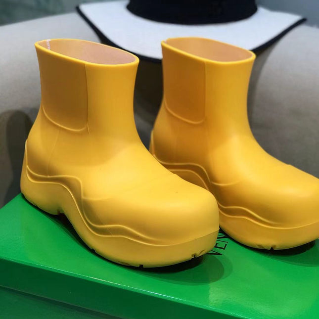 PUDDLE ANKLE BOOT IN BRIGHT YELLOW RUBBER