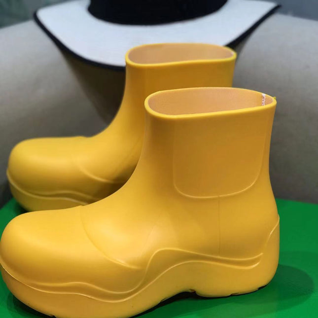 PUDDLE ANKLE BOOT IN BRIGHT YELLOW RUBBER