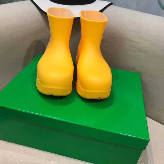 PUDDLE ANKLE BOOT IN BRIGHT YELLOW RUBBER