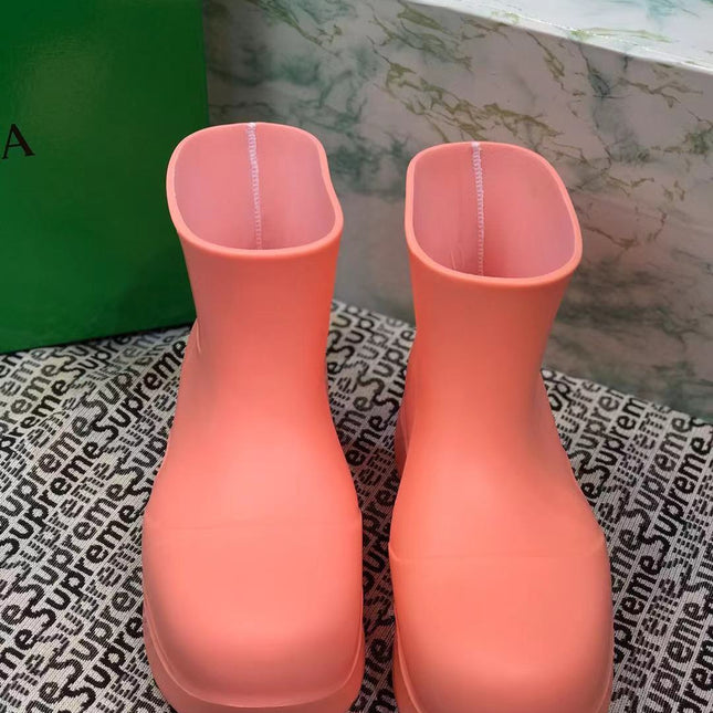 PUDDLE ANKLE BOOT IN PUNCH PINK RUBBER
