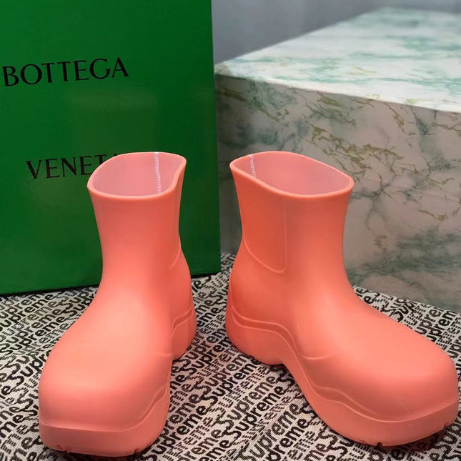 PUDDLE ANKLE BOOT IN PUNCH PINK RUBBER