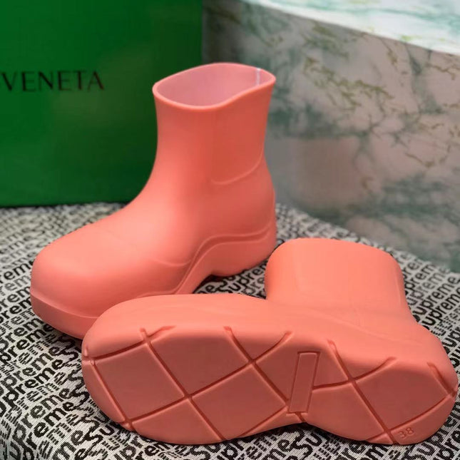 PUDDLE ANKLE BOOT IN PUNCH PINK RUBBER
