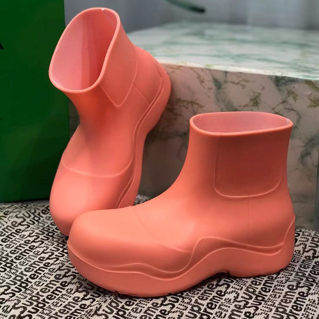 PUDDLE ANKLE BOOT IN PUNCH PINK RUBBER
