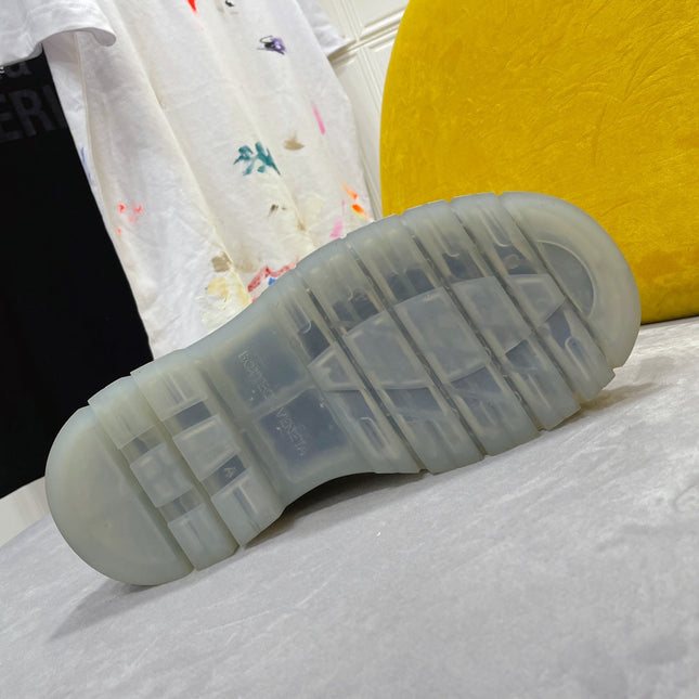 TIRE CHELSEA BOOT IN BLACK CALFSKIN WITH PALE GRAY SOLE